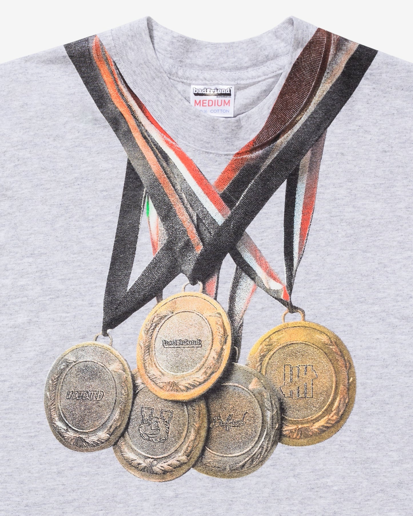 Undefeated Clothing - UNDEFEATED X BADFRIEND MEDALS S/S TEE - HEATHER GREY