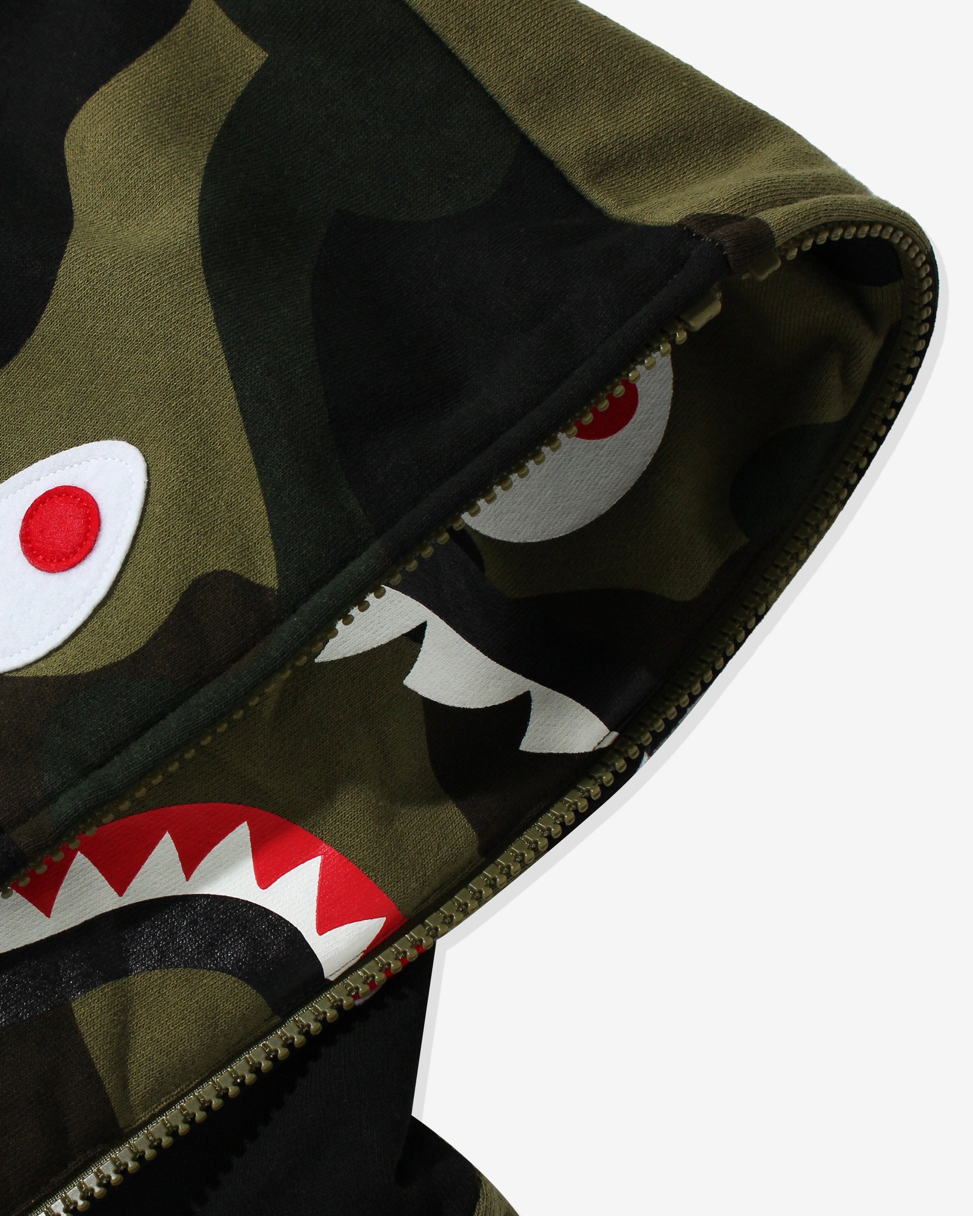 Undefeated Clothing - BAPE GIANT 1ST CAMO SHARK LOOSE FIT FULL ZIP - GREEN