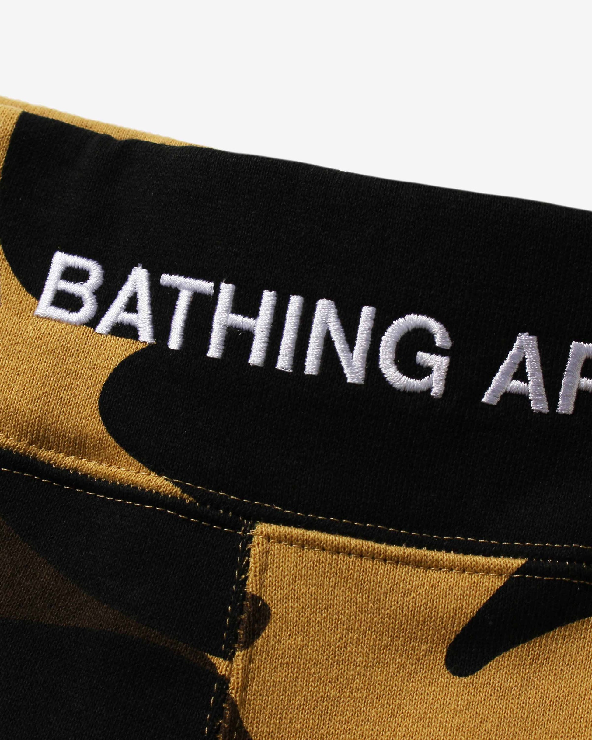 Undefeated Clothing - BAPE GIANT 1ST CAMO WIDE FIT SWEAT SHORTS