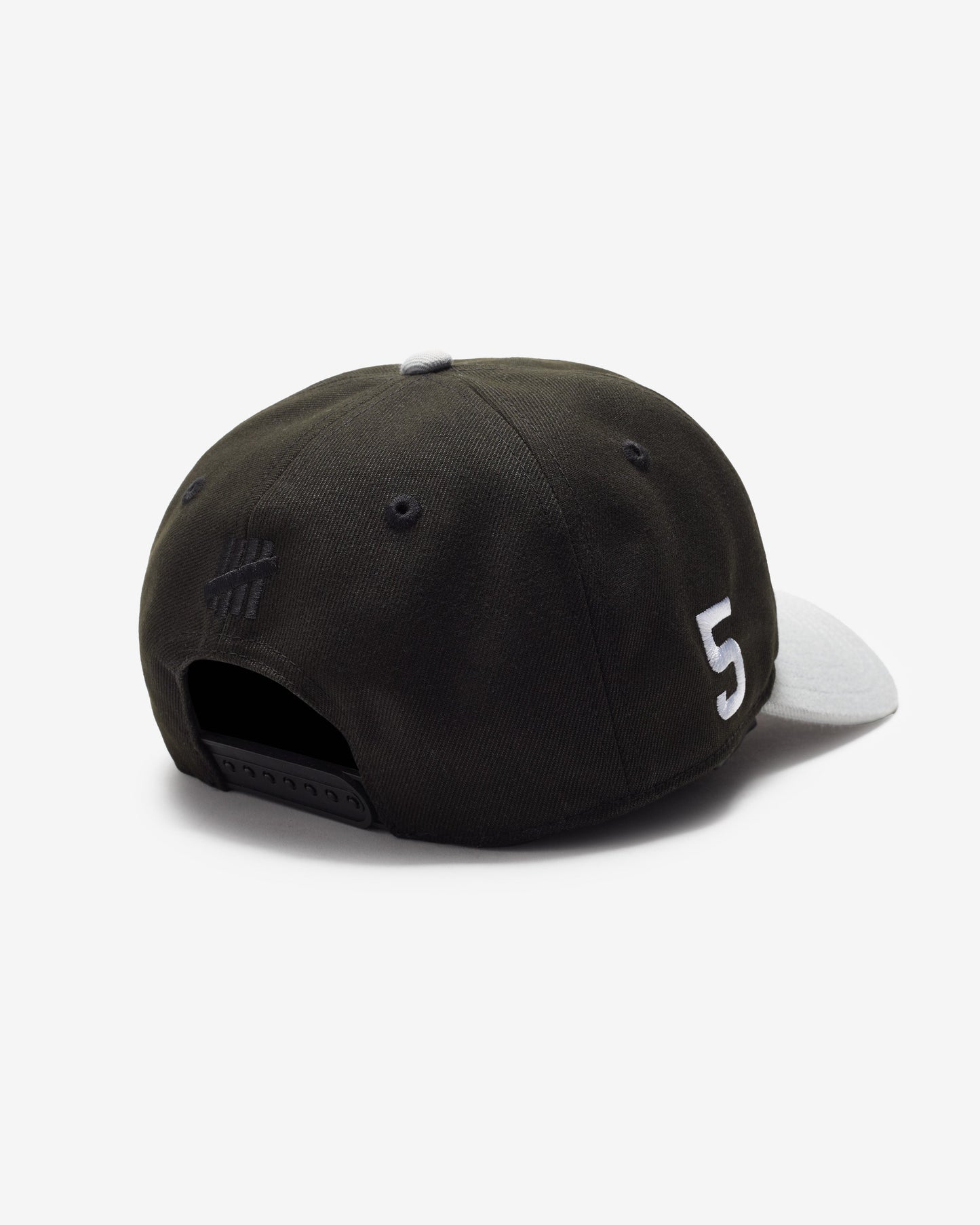 Undefeated Accessories - UNDEFEATED 2-TONE ARCH SNAPBACK