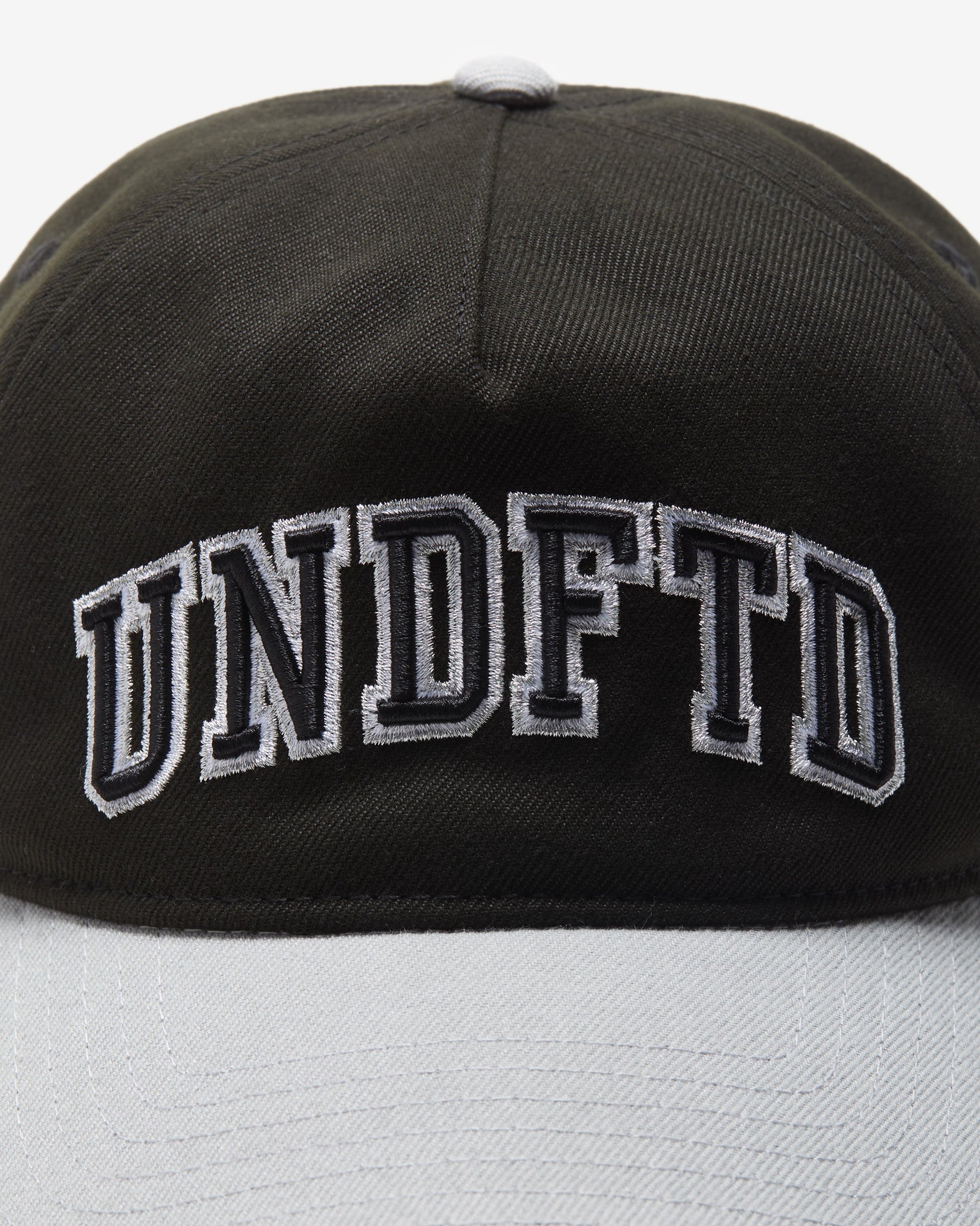 Undefeated Accessories - UNDEFEATED 2-TONE ARCH SNAPBACK