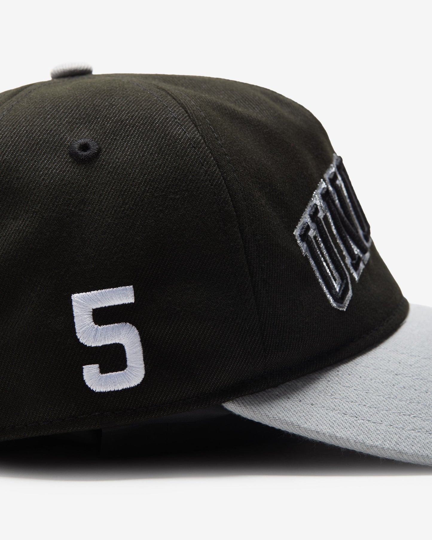 Undefeated Accessories - UNDEFEATED 2-TONE ARCH SNAPBACK