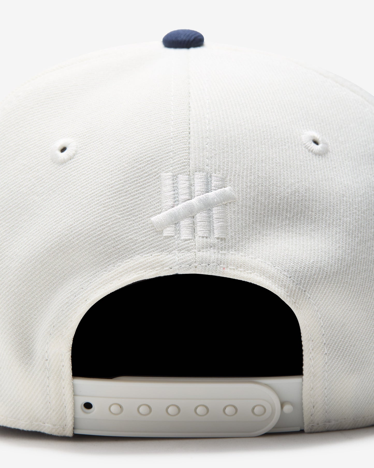 Undefeated Accessories - UNDEFEATED 2-TONE ARCH SNAPBACK