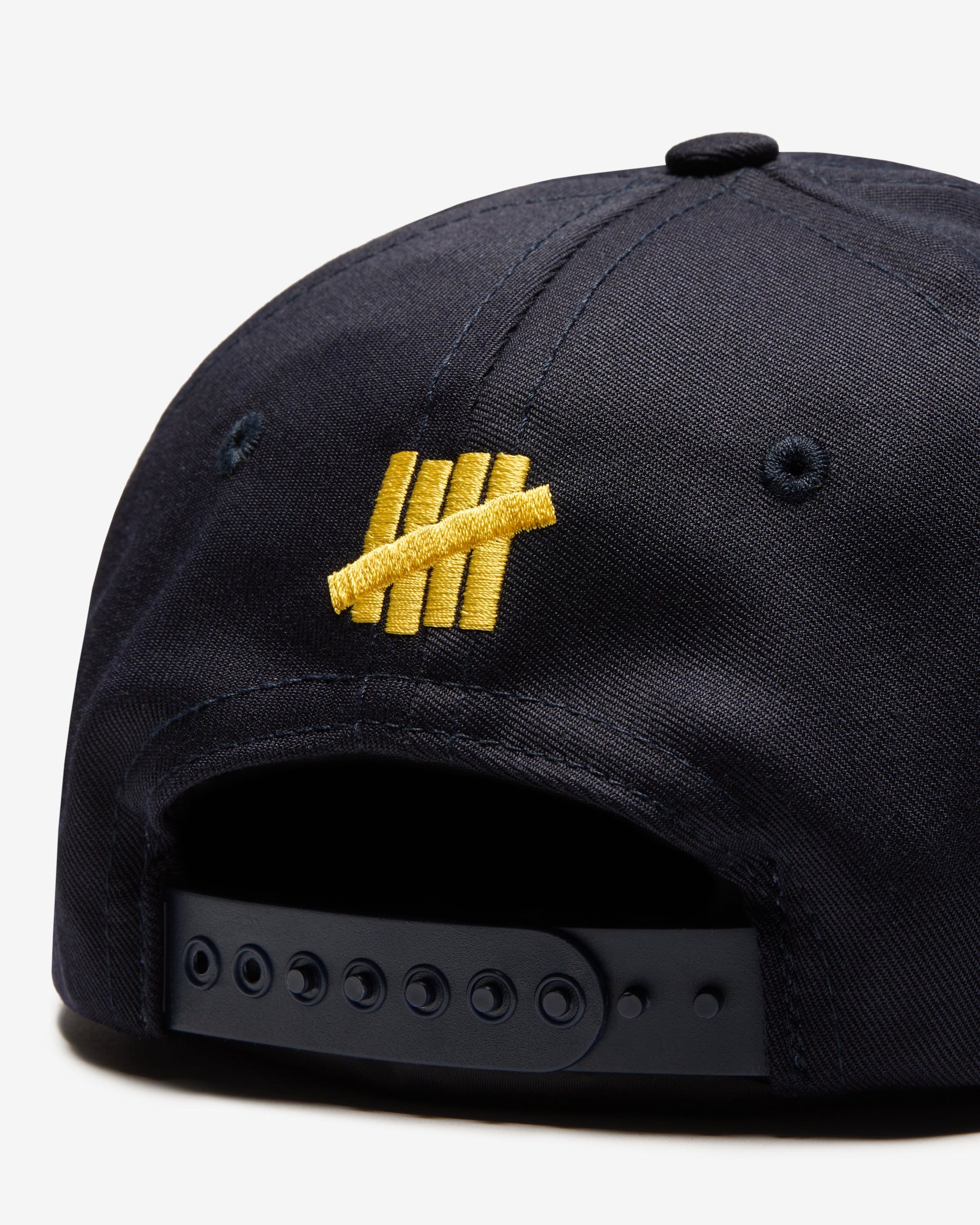 Undefeated Accessories - UACTP X GARDAR EIDE EINARSSON STENCIL SNAPBACK