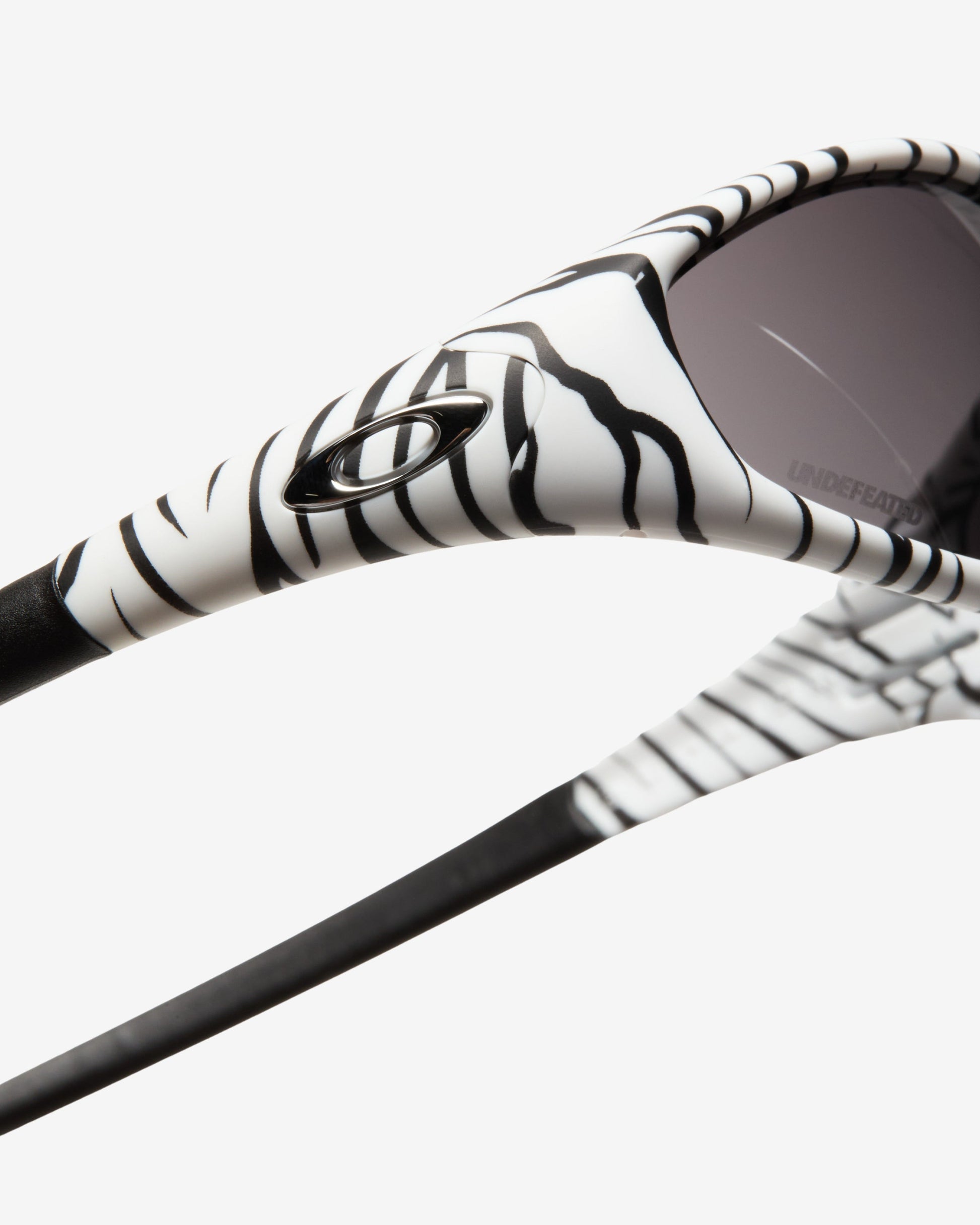 Undefeated Accessories - UNDEFEATED X OAKLEY STRAIGHT JACKET 99 - BENGAL