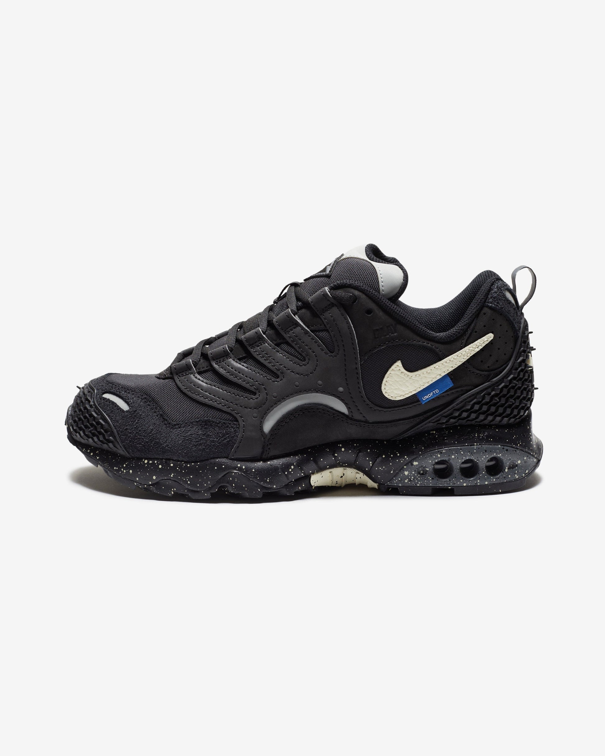 Undefeated Footwear - UNDEFEATED X NIKE AIR TERRA HUMARA - BLACK/ COCONUTMILK