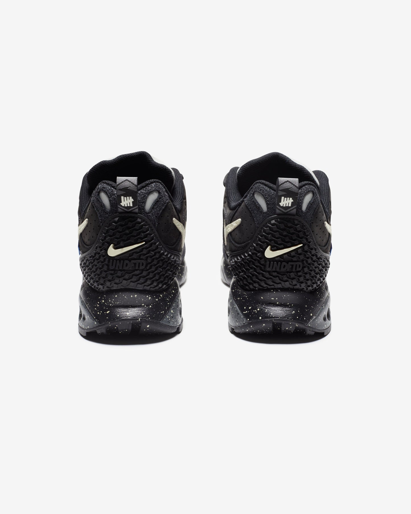 Undefeated Footwear - UNDEFEATED X NIKE AIR TERRA HUMARA - BLACK/ COCONUTMILK