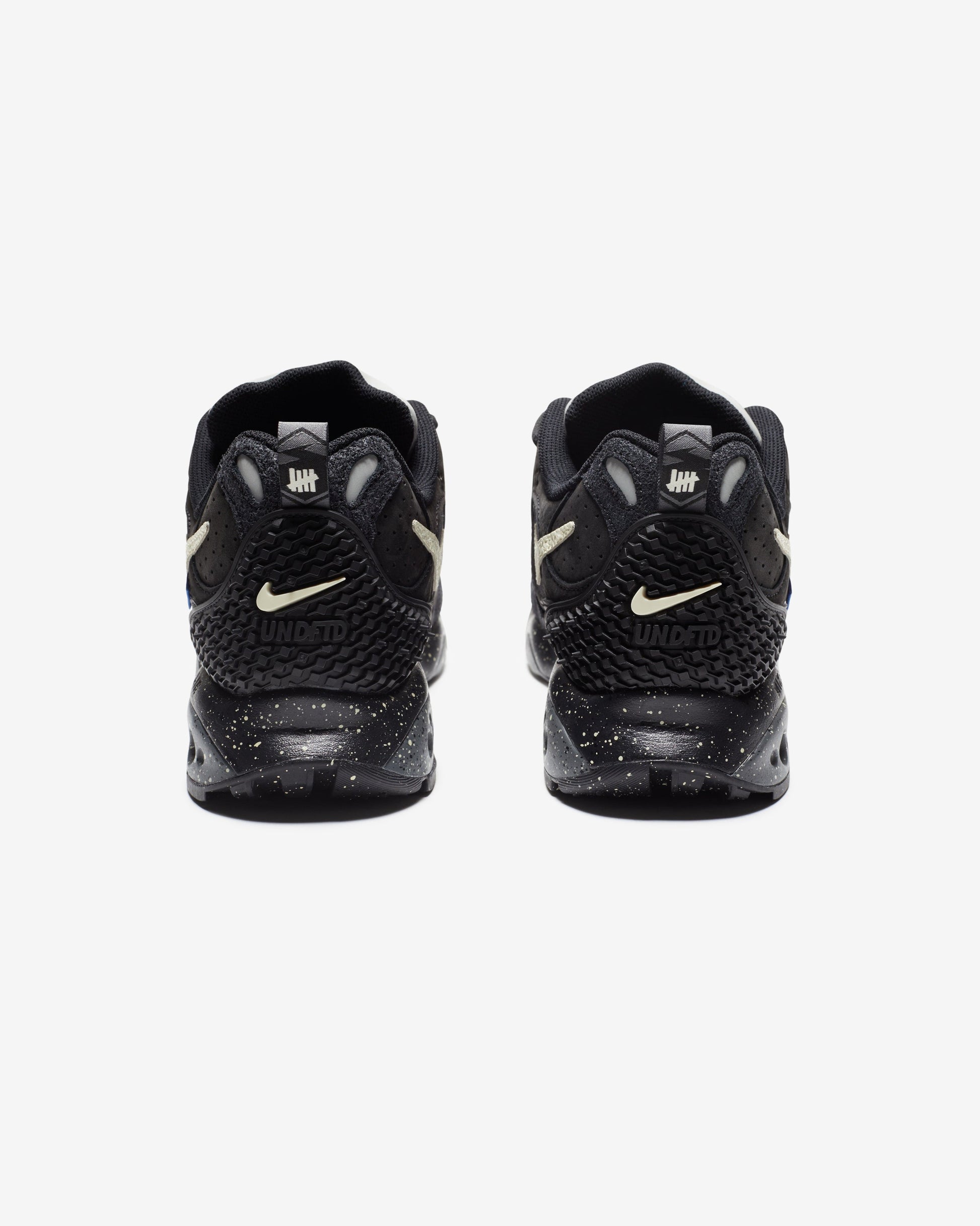 Undefeated Footwear - UNDEFEATED X NIKE AIR TERRA HUMARA - BLACK/ COCONUTMILK