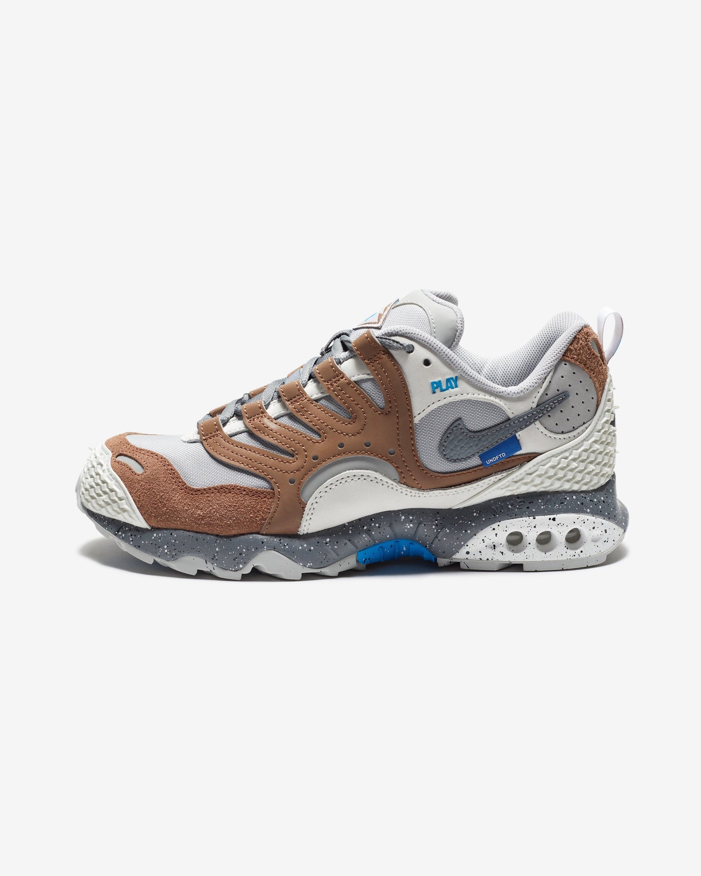 Undefeated Footwear - UNDEFEATED X NIKE AIR TERRA HUMARA - ARCHAEOBROWN