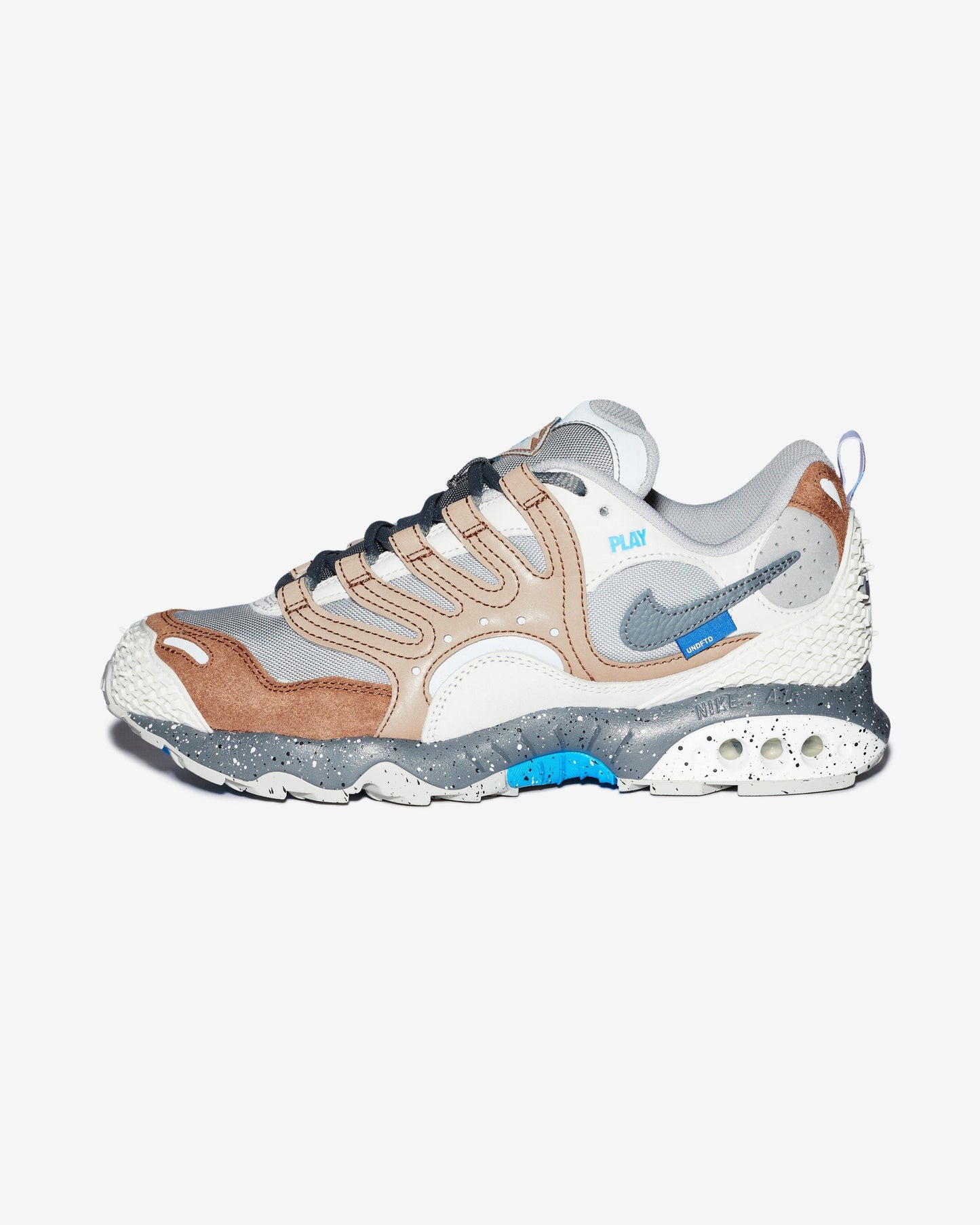 Undefeated Footwear - UNDEFEATED X NIKE AIR TERRA HUMARA - ARCHAEOBROWN
